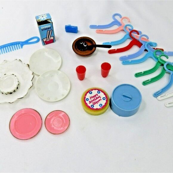 Skipper's Doll Party Accessory Lot Cake Cover Bowl Spoon Plate Glasses Straw Box - Picture 1 of 11